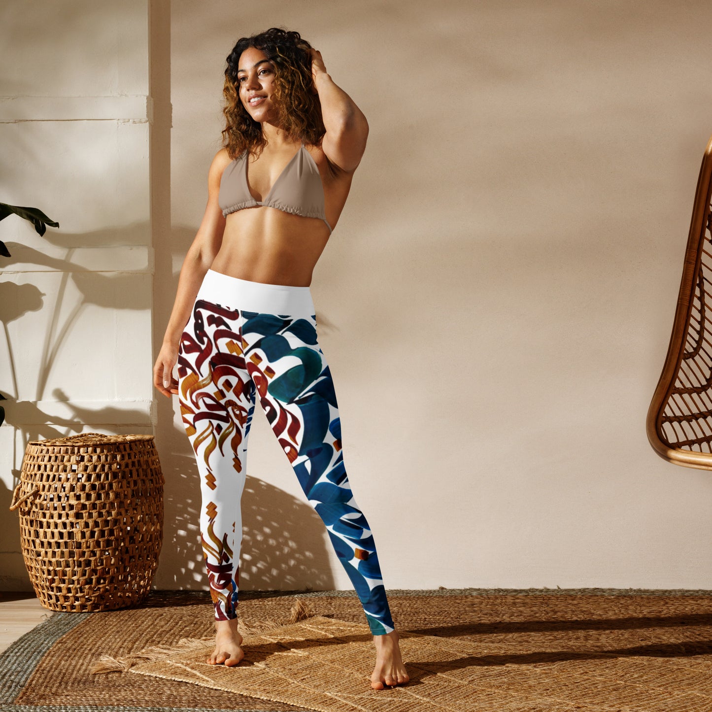 Modern Persian Calligraphy Leggings - Artistic Designs for Fashion Enthusiasts