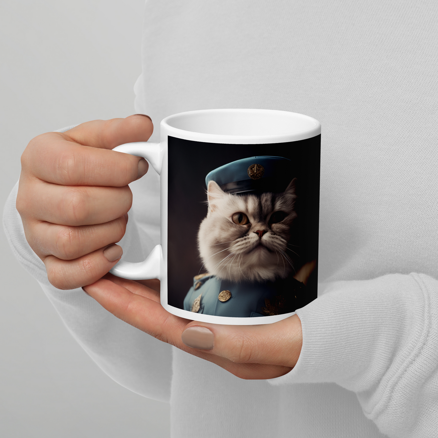 Maine Coon Airline Pilot White glossy mug