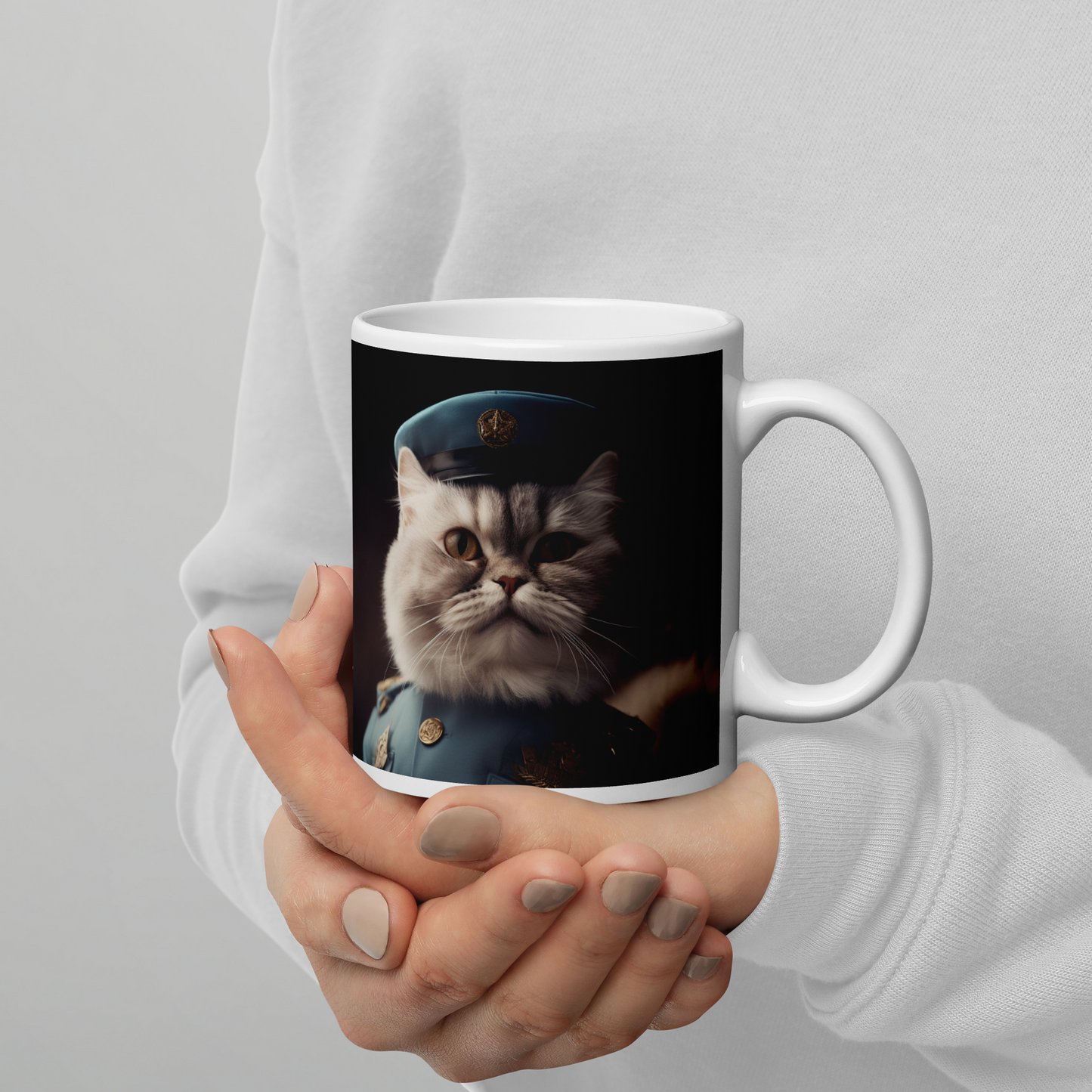 Maine Coon Airline Pilot White glossy mug